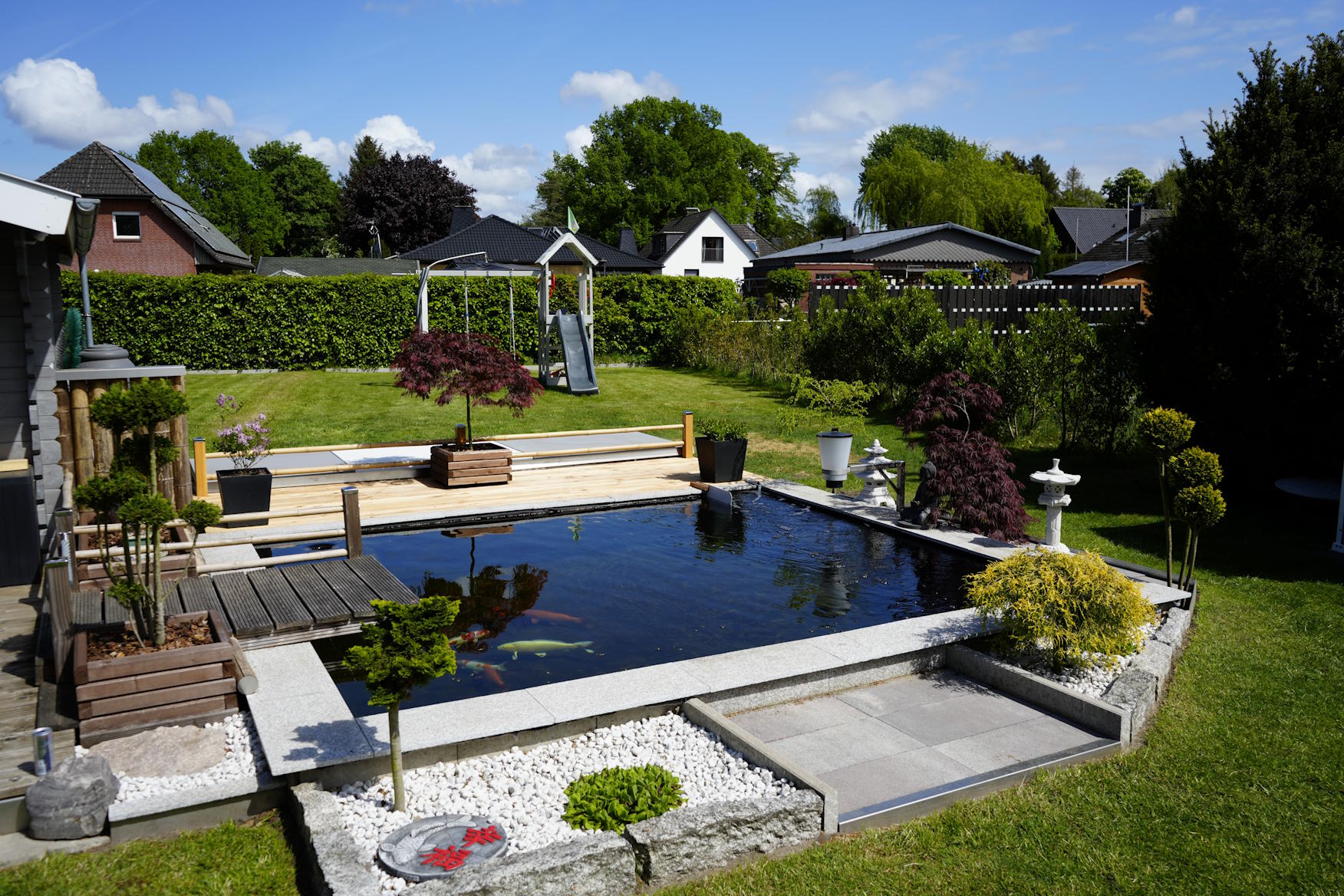 Koiteich im Selbstbau mit 18.800 Litern, Umbau auf Schwerkraftsystem zur Reduzierung des Stromverbrauchs